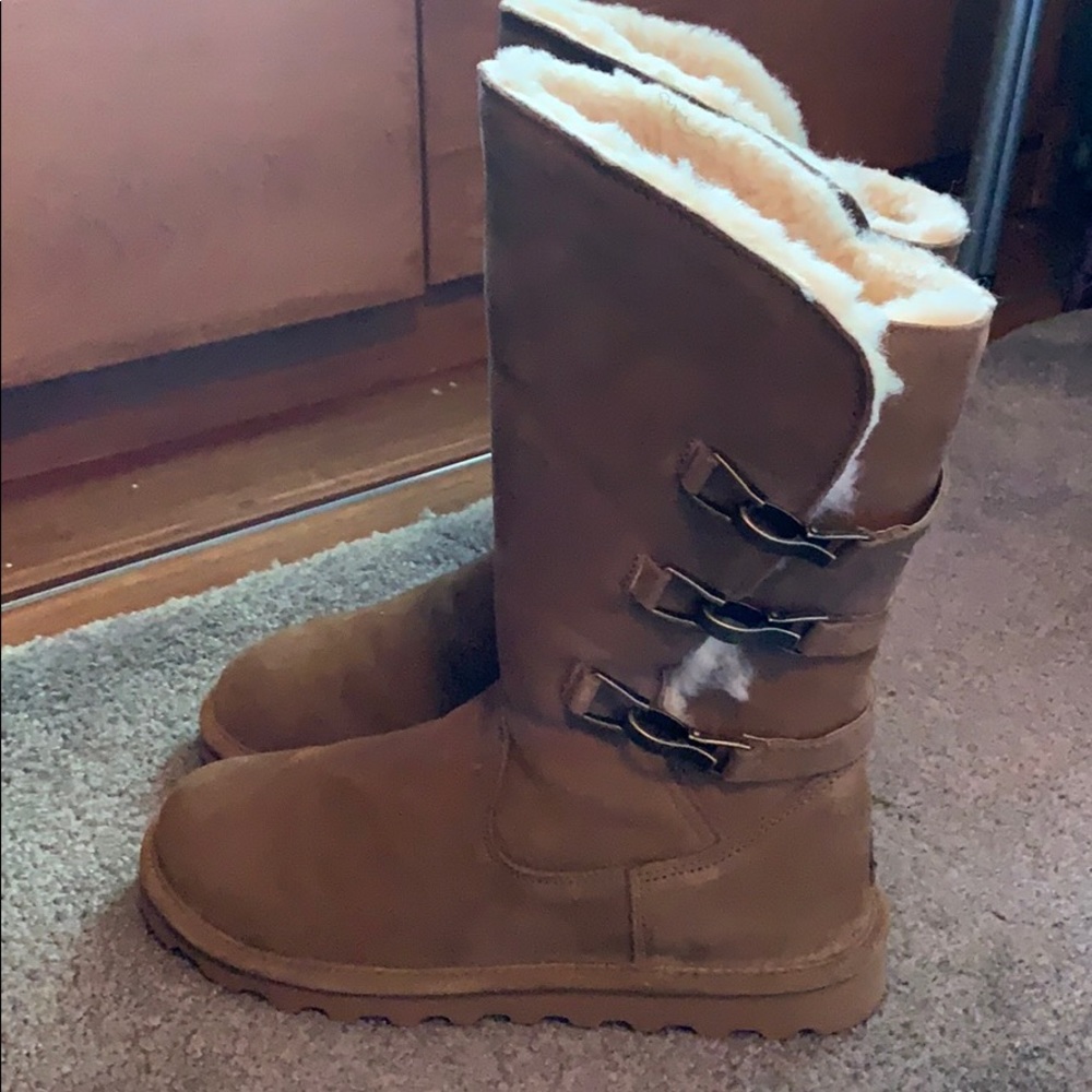 Tan Bearpaw ladies boots